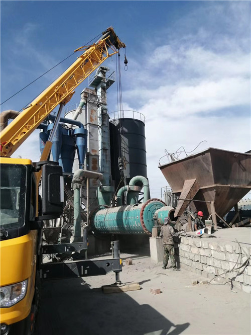 华亭市设备搬运等各类工程项目中，吊车起着关键作用